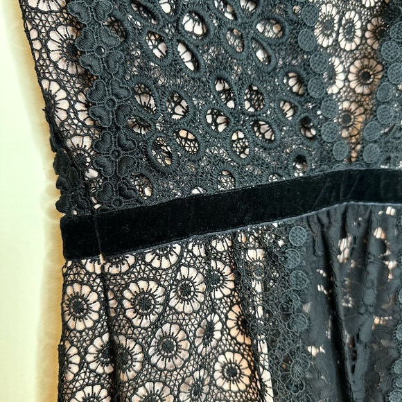 Boutique Moschino Floral Lace Sleeveless Dress in Black/Nude - Size 4 Aeffe NWT - Picture 7 of 16